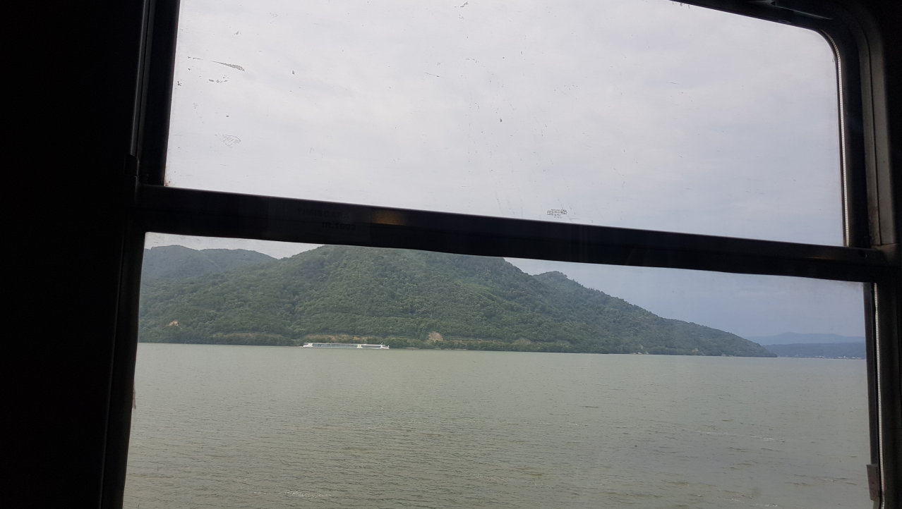 Grijs en grauw boven de Donau
