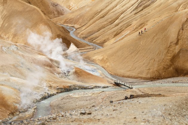 De wandelaars in Kerlingarfjöll IJsland.