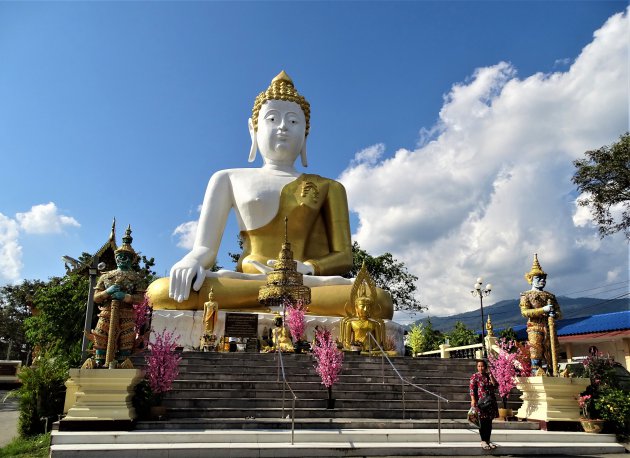 Big Boeddha op Doi Kham.