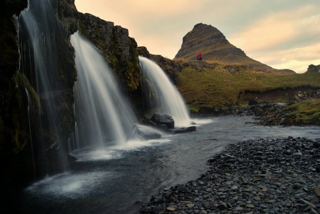 De beroemde Kirkjufell in IJsland vanuit een ander perspectief