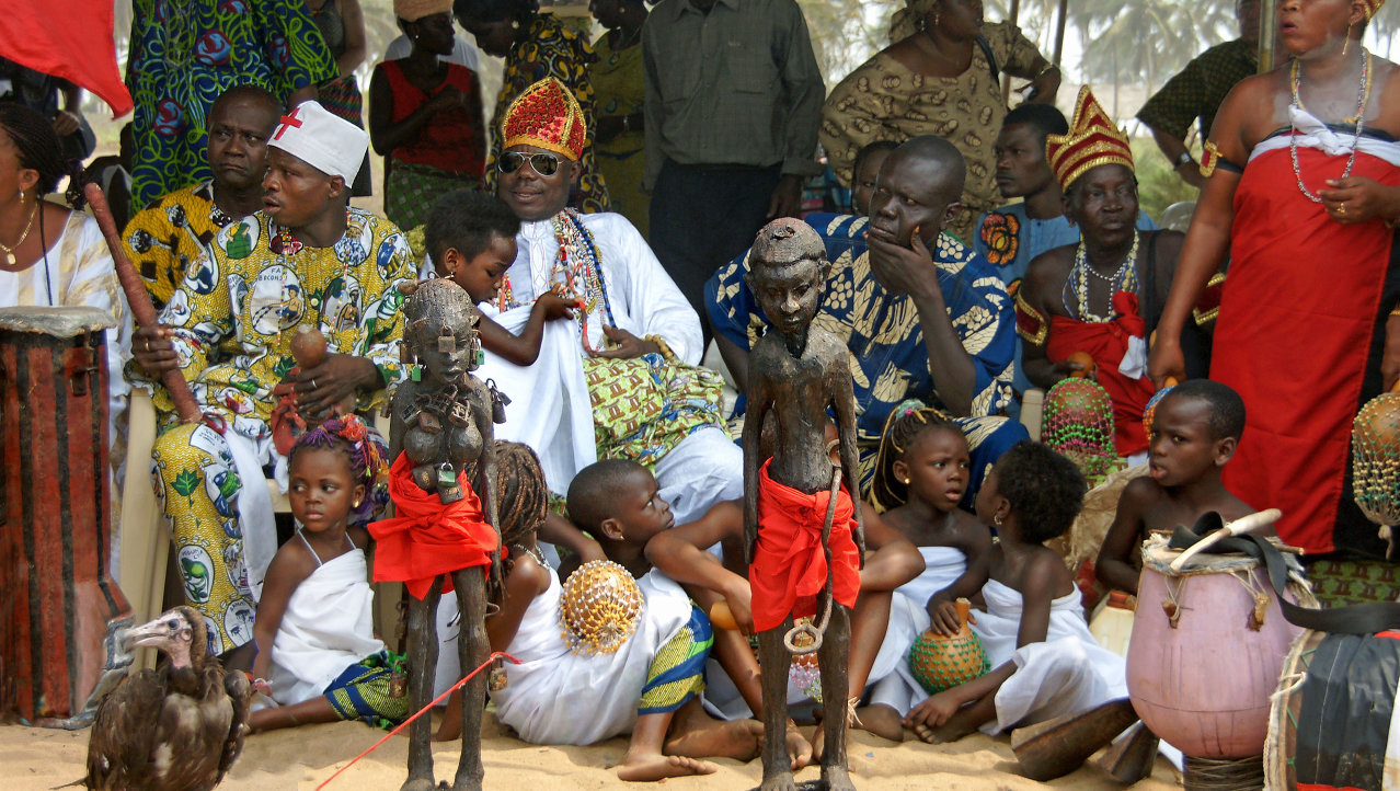 de priesters en hun familie in Ouida