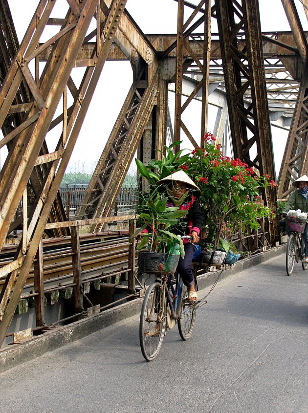 “Stadswandeling” over de spoorbrug.