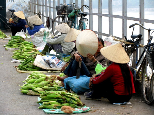 markt op de spoorbrug