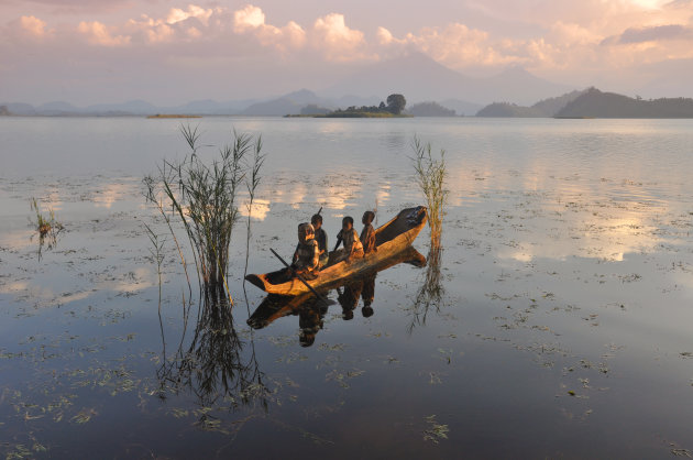 Zonsondergang bij Lake Mutanda