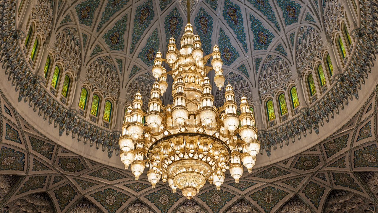 Kroonluchter in de Sultan Qaboos moskee
