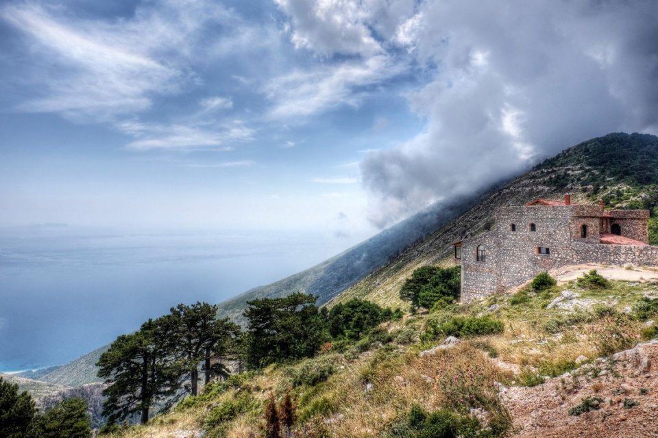 Uitzicht vanuit de Llogara pas, Albanie. Foto: Getty Images