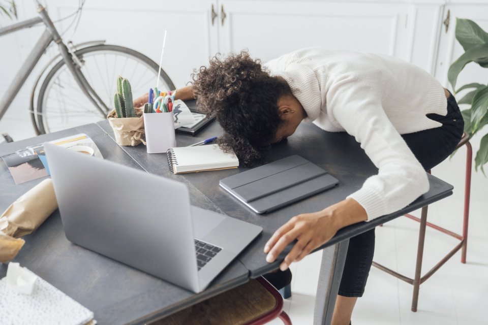 Werkstress voorafgaand aan je vakantie: dit doe je ertegen. Foto: Getty Images