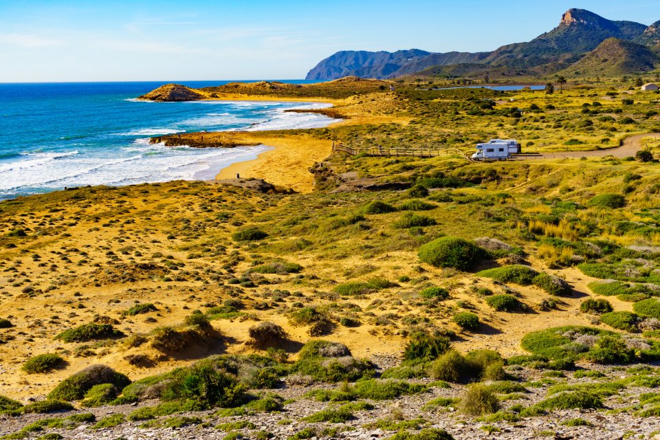 Vergeet de drukke Spaanse stranden: kies je eigen rustige costa uit. Foto: Getty Images