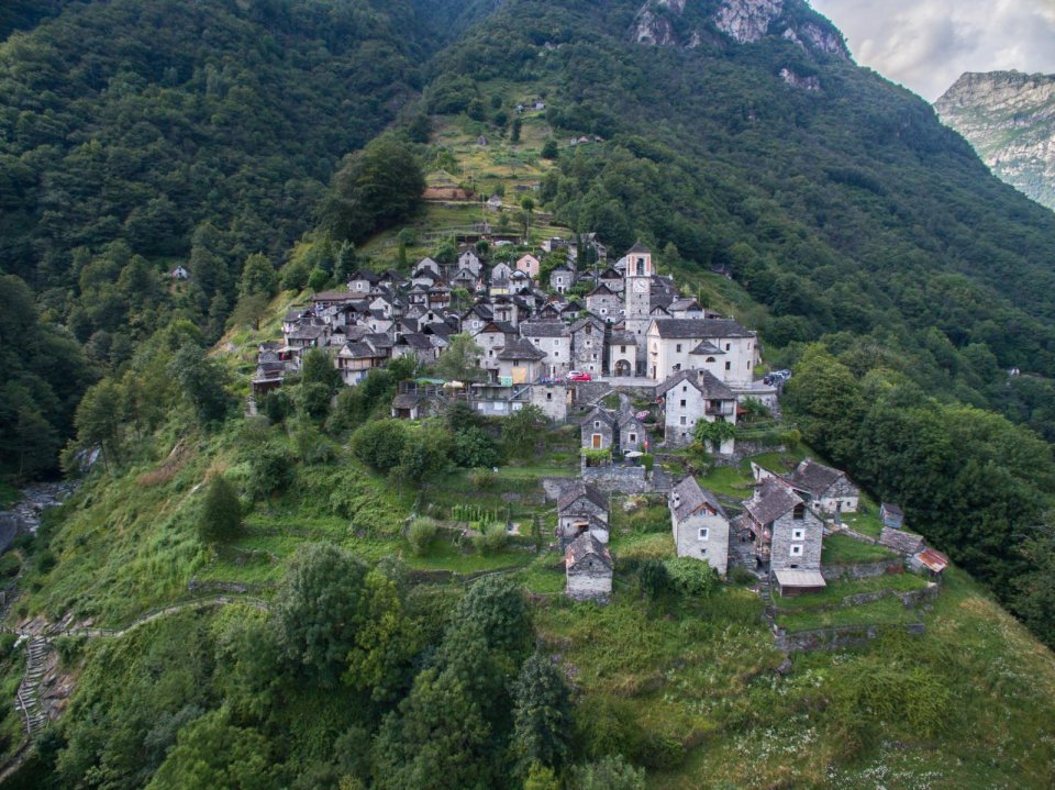 Corippo, een van de mooiste dorpen van Ticino, Zwitserland. Foto: Skyscoop
