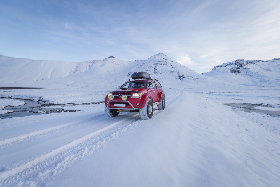 Verkeersregels in het buitenland: weet waar winterbanden verplicht zijn. Foto: Getty Images