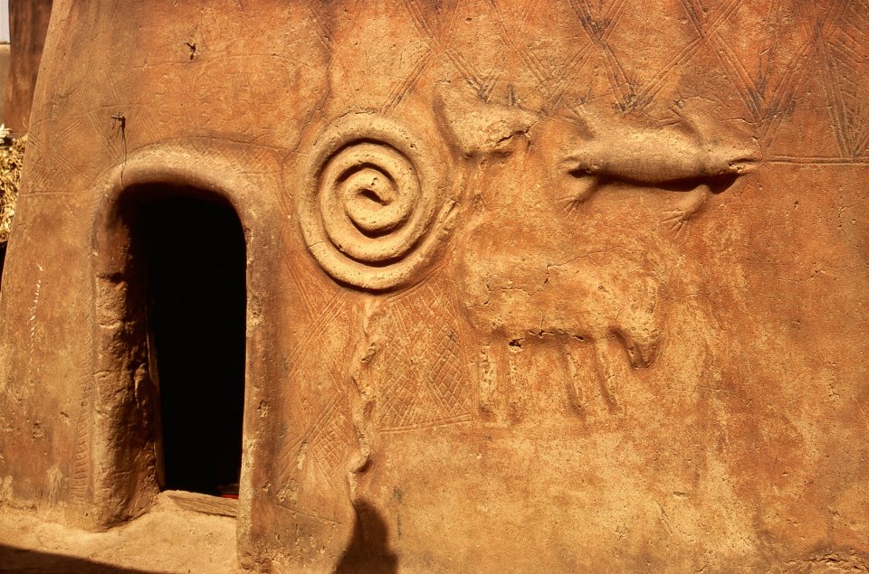 Nieuw Unesco Werelderfgoed 2024: Koninklijk hof van Tiébélé, Burkina Faso. Foto: Getty Images