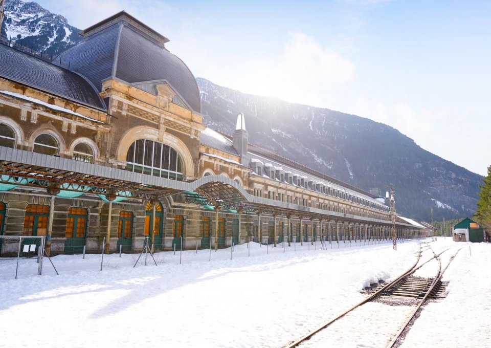 Treinstation Canfranc in de Pyreneeën. Foto: Getty Images