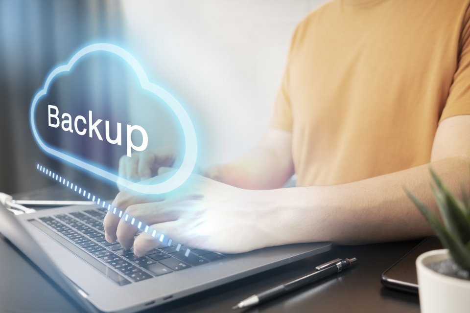 Bespaar roamingkosten en beperk je backups in de cloud. Foto: Getty Images