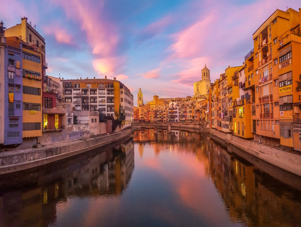 Vluchten naar Girona, Spanje zijn in 2024 14% goedkoper. Foto: Getty Images