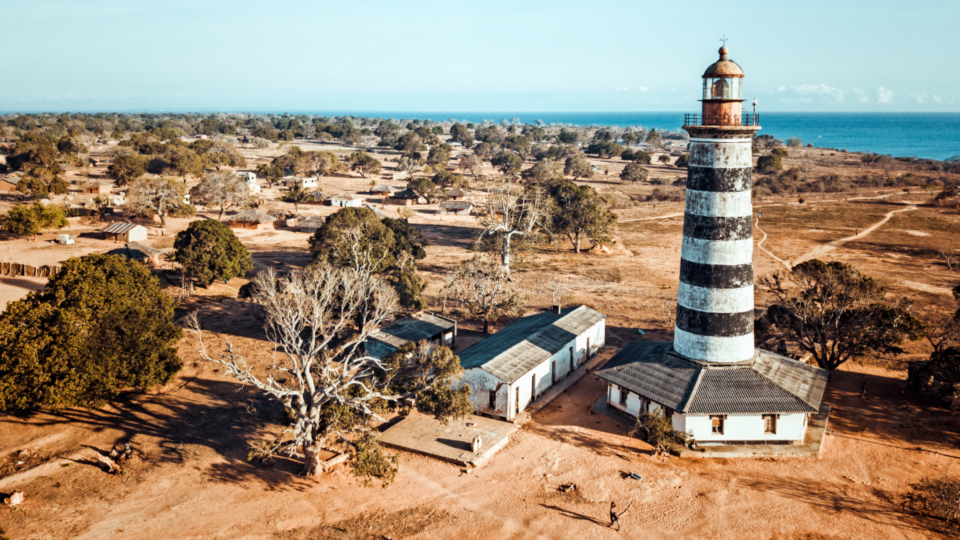 Beklim de vuurtoren in Mozambique. Foto: Stijn Hoekstra