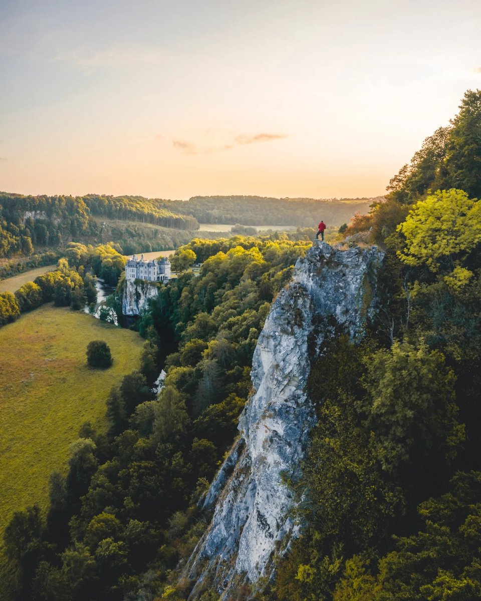 Runner up Dronefotowedstrijd 2024 categorie Binnenland: Chateau Walzin in Dinant (België), door Jurian Cuypers