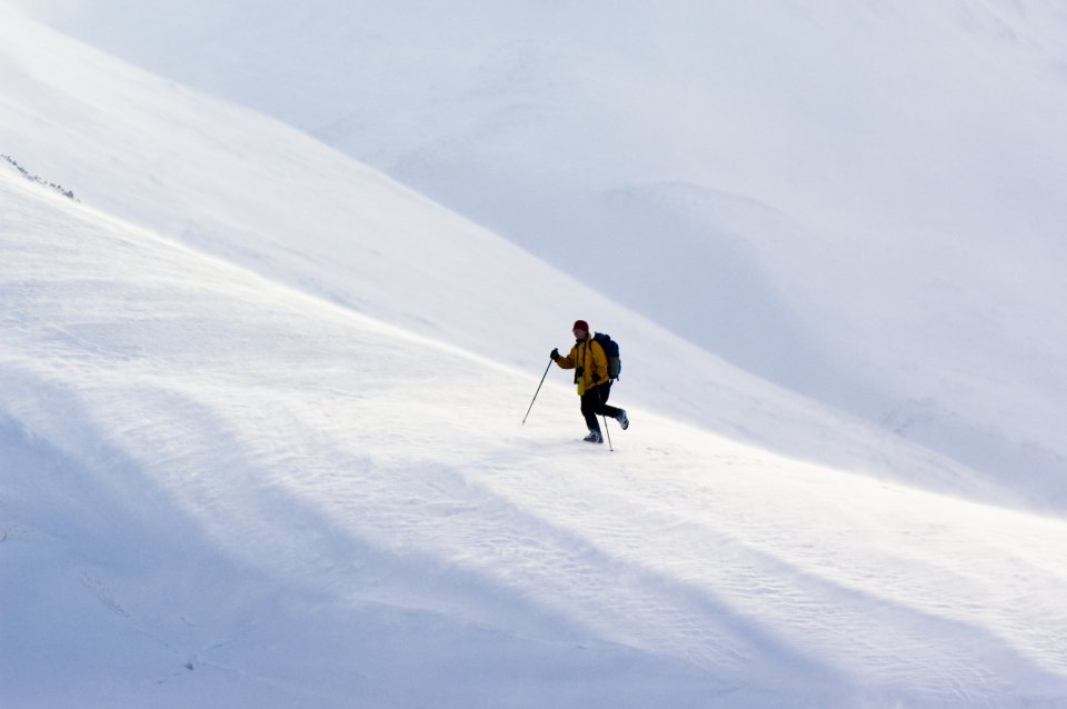 Loop op sneeuwschoenen door de Cairngorms in Schotland. Foto: Getty Images