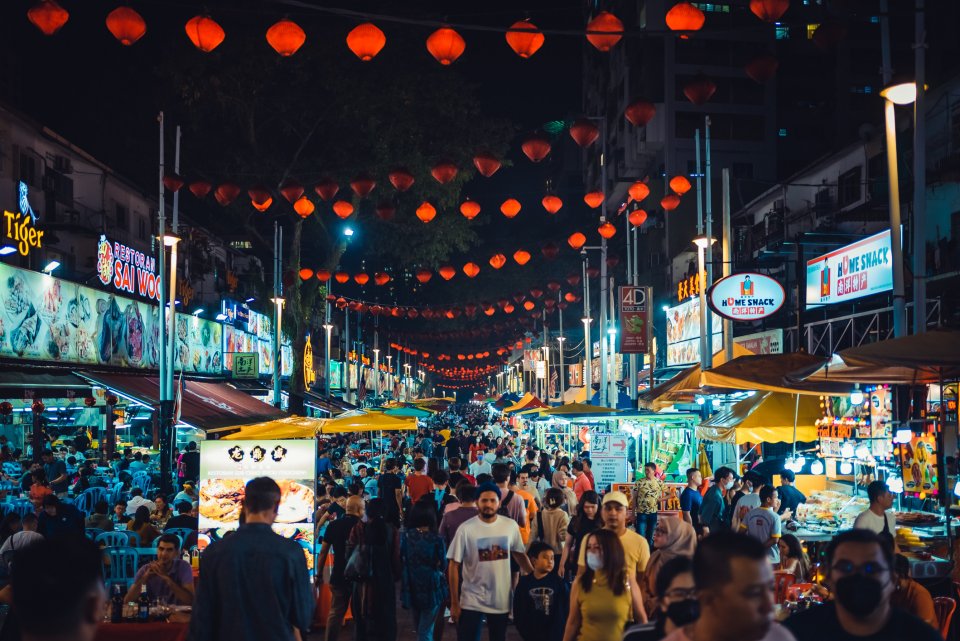 In 2024 bezochten steeds meer toeristen Aziatische bestemmingen. Foto: Kuala Lumpur door Getty Images