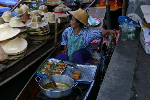 Damnoen Saduak Floating Market