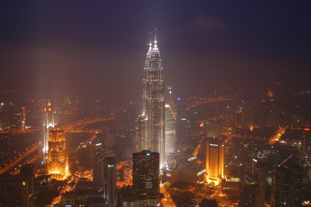 Petronas Towers bij nacht