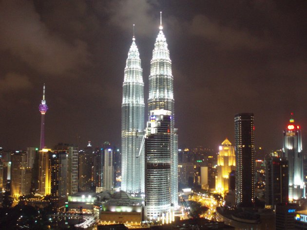 KL Twintowers @ night