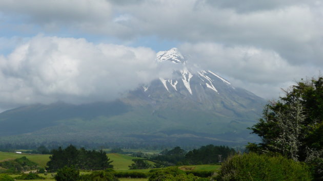 Mount Taranaki in de wolken