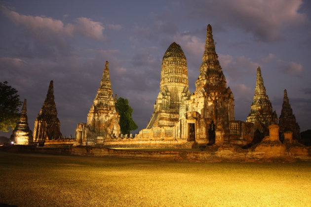 Ayutthaya bij avond