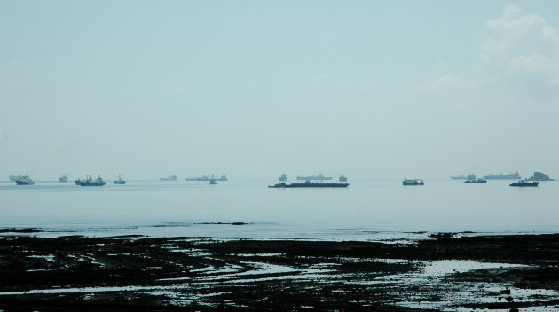 Schepen voor de kust