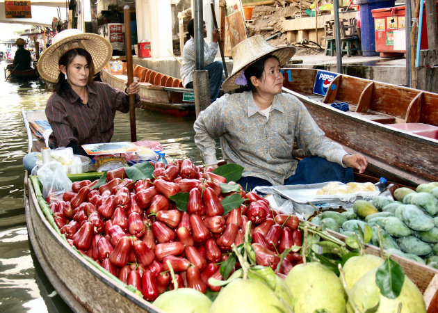 Thailand. Damnoen Saduak Floating Market.(1025psu)