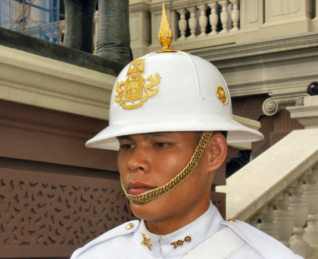 Wachter voor het koninklijk paleis. Bangkok.(2076ups)