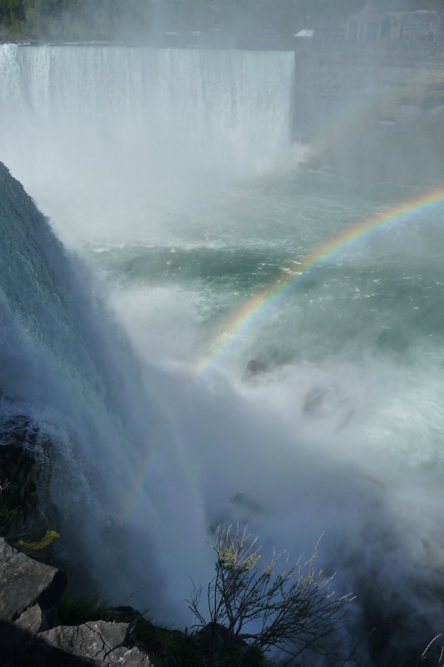 regenboog over niagara falls
