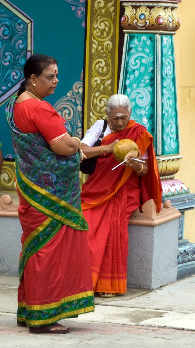 kleurige mensen bij Batu caves