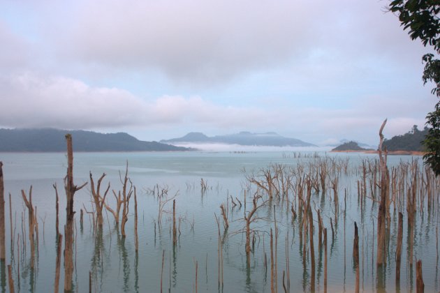 batang ai lake