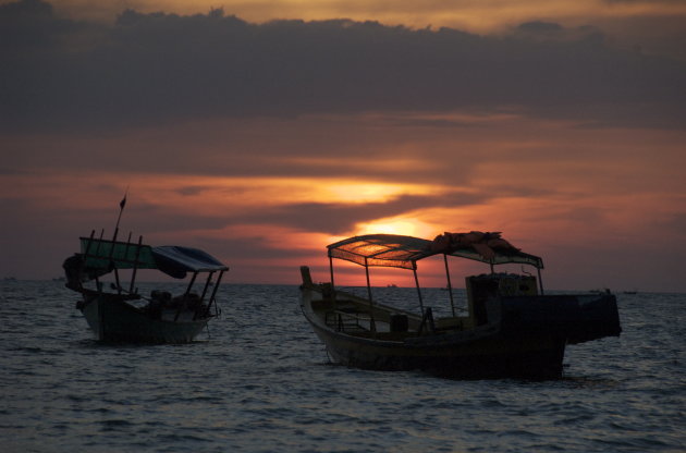 Zonsondergang, strand Siahanoukville