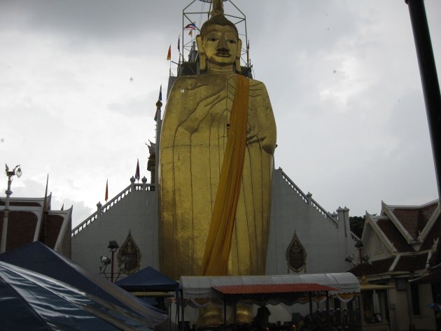 Staande buddha