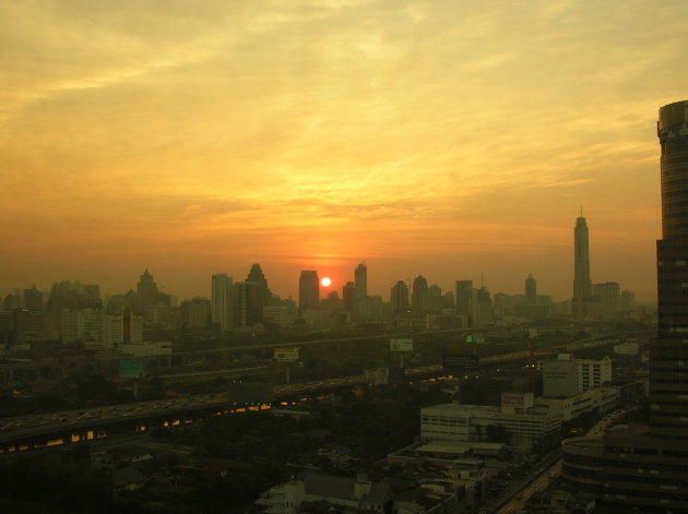 Zonsondergang te Bangkok