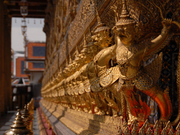 Beelden bij liggende Buddha