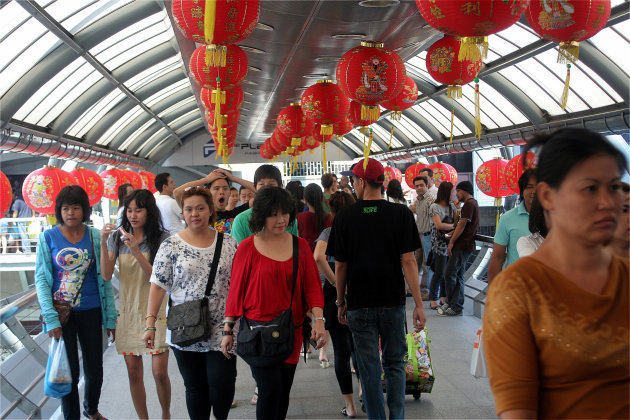 Loopbrug in Bangkok voor Chinees Nieuwjaar.