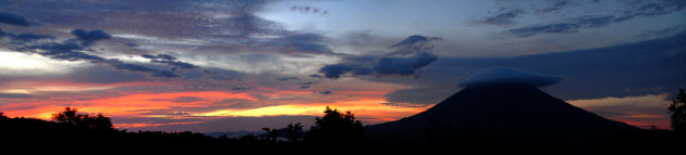 panorama ondergaande zon op Isla Ometepe