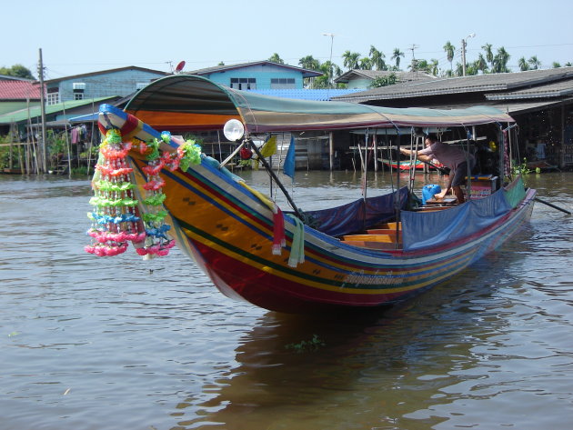 Longboat in de Khlongs