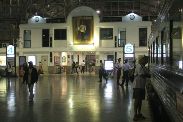 Hua Lampong Station in de avond