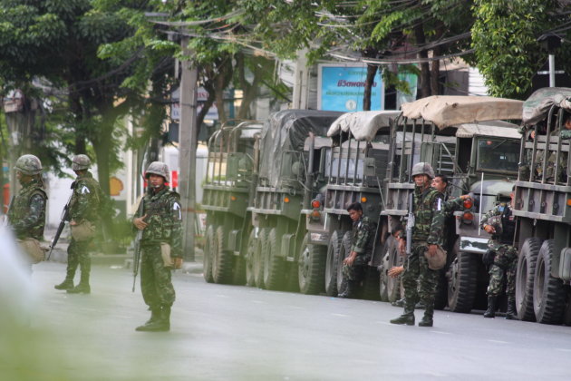 Thaise leger in de straten van Bangkok