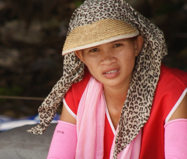 Verkoopster op het strand van Koh Chang