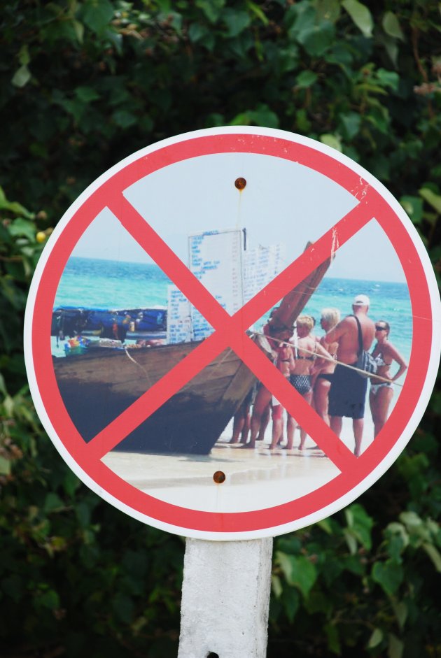 Verboden aan te meren met toeristen