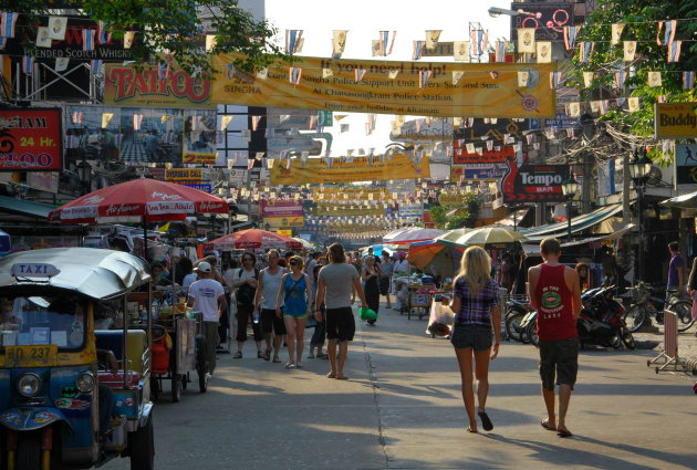 Zonsondergang op Khao San Road