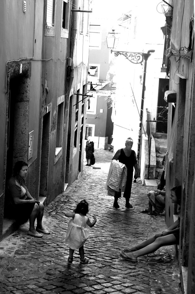 Straatleven in Alfama