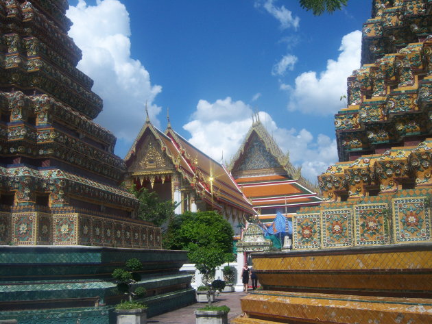 schittering in de daken van het Wat Phra Kaewcomplex