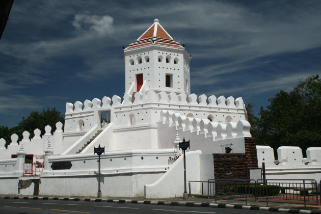 phra sumen fort