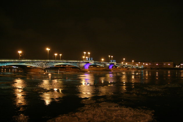 Brug over de Neva