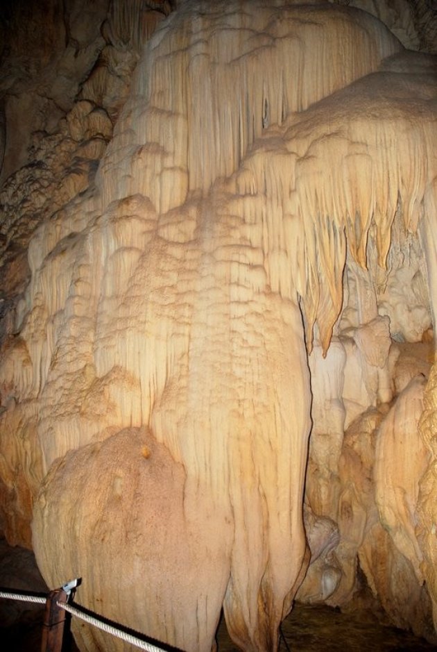 MULU LONG CAVE.